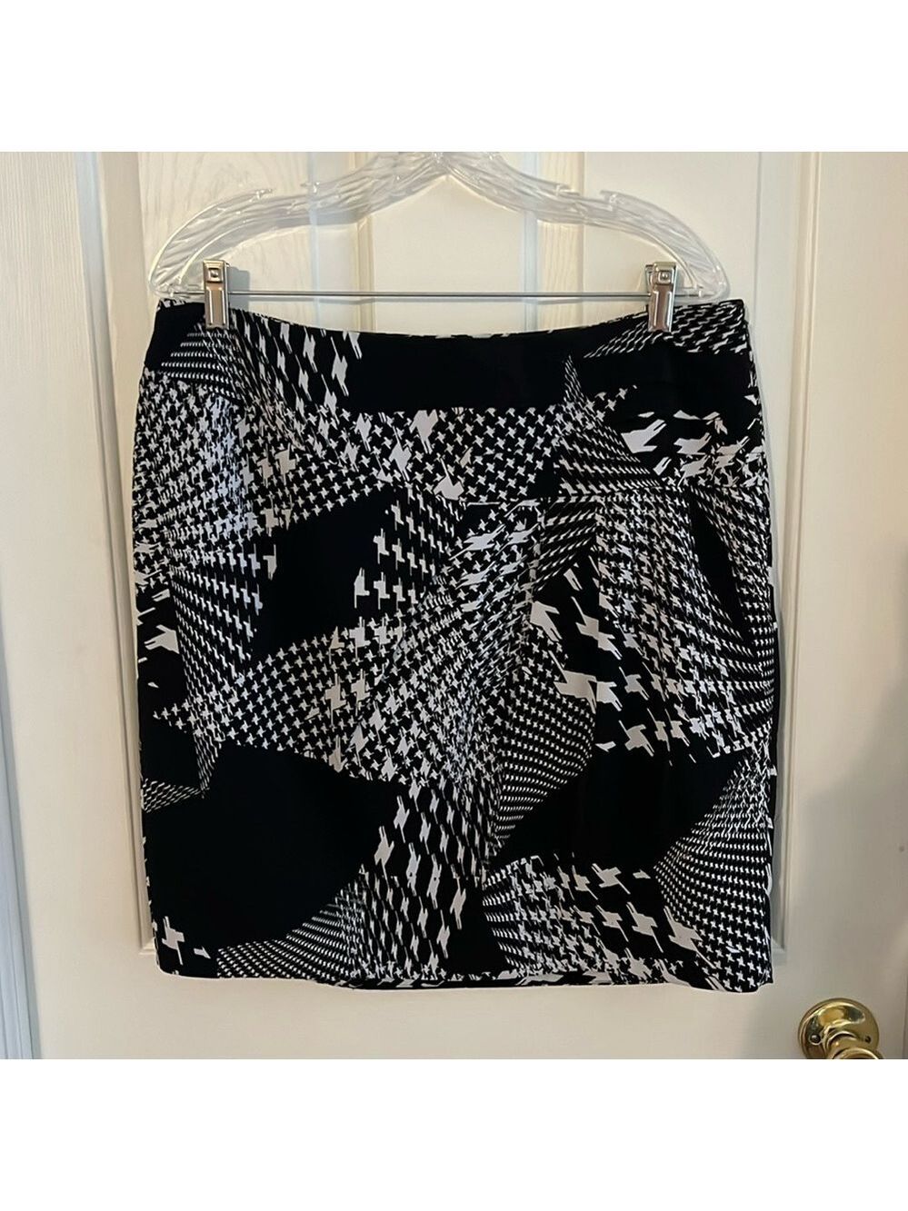 Worthington skirt, lined, black & white geometric design, side zipper. Size 14